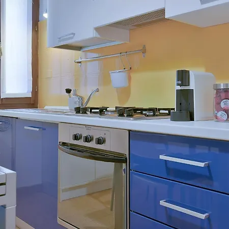 Mono Pratello Apartment